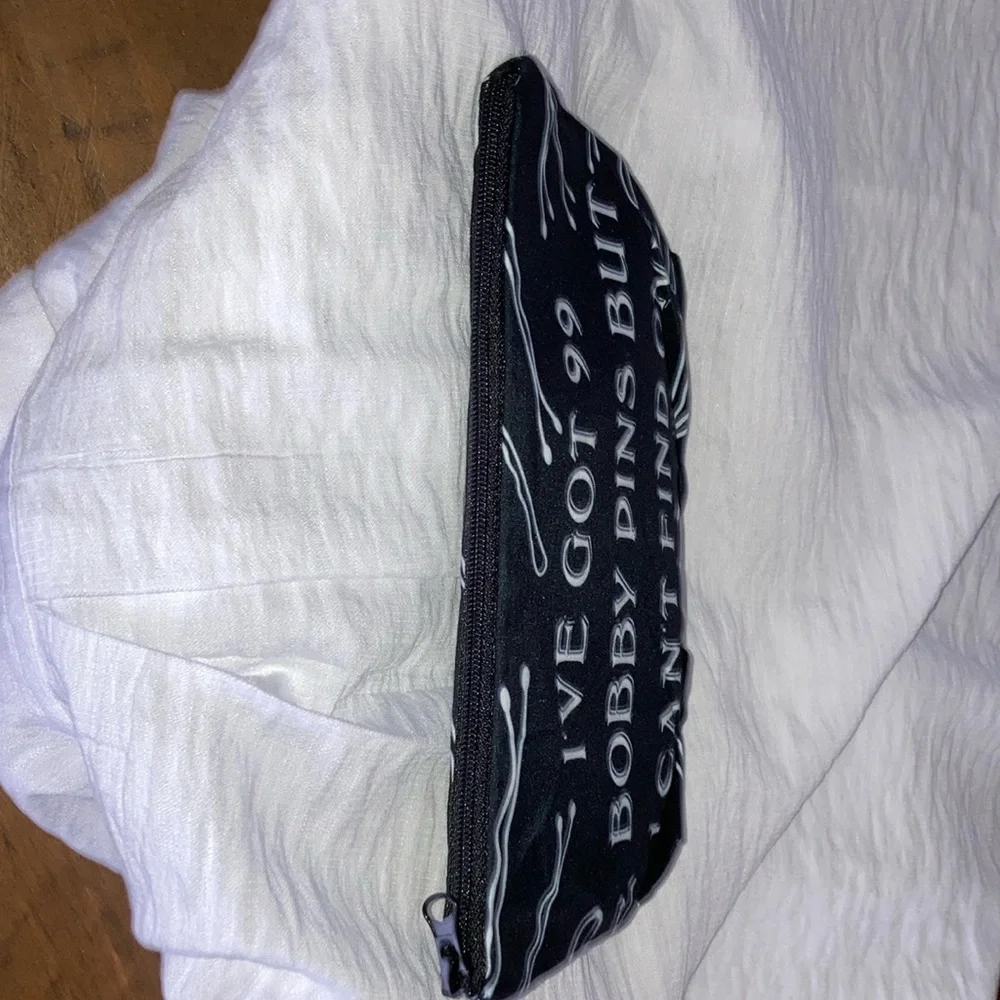 Cosmetic Case NWOT Make up Pouch Unbranded Black & White - Picture 9 of 15
